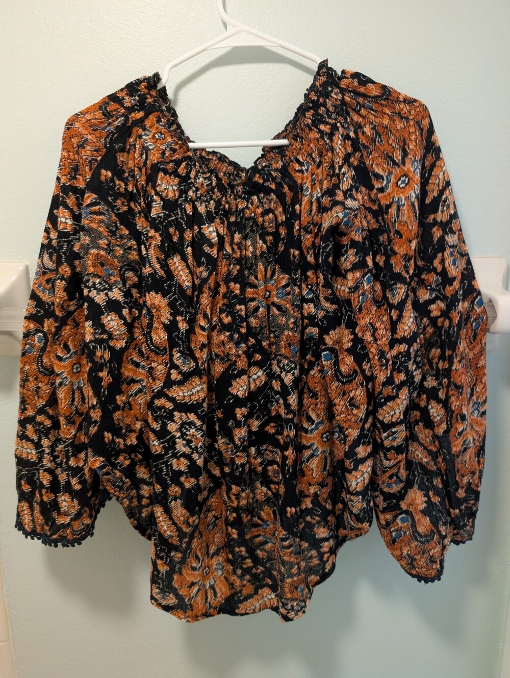 Abecrombie And Fitch Women’s Black & Orange Floral Peasant Top